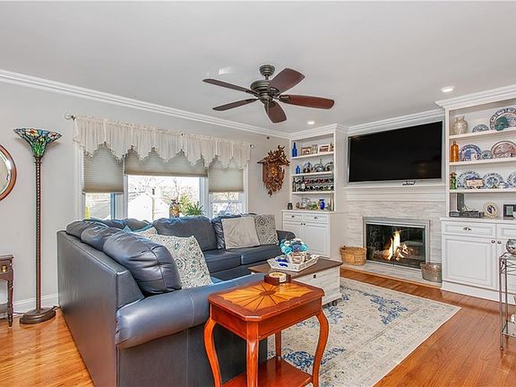 4th image of 303 Brighton Ave
