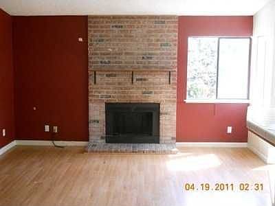 3rd image of 303 Hanisch Ct