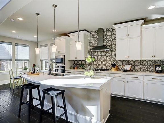 Just imagine cooking and hanging out with friends in this space!