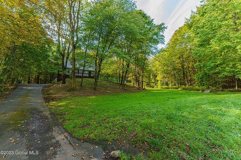 3rd image of 883 Jefferson Hill Road