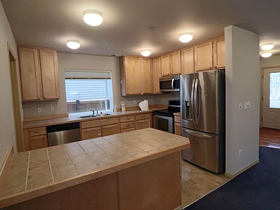 4th image of 1676 Brown Ave