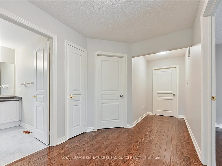 51 Landsdown Cres — Photo 16