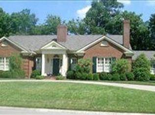 1932 Lakes Edge Dr, Lexington, KY 40502
