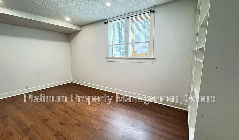 933 18th Ave SW #6 — Photo 6