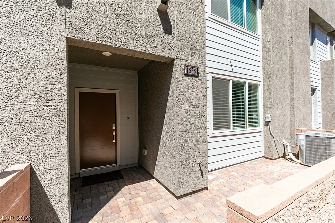3 bed, 2.5 bath, 1784 sqft, $1,850 — Photo 3