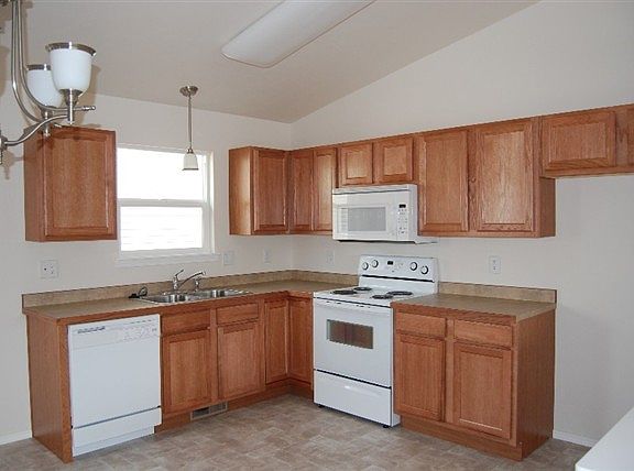 3rd image of 329 Shoup Ave W