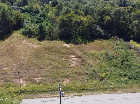 Salem Ave, Holly Springs, MS 38635