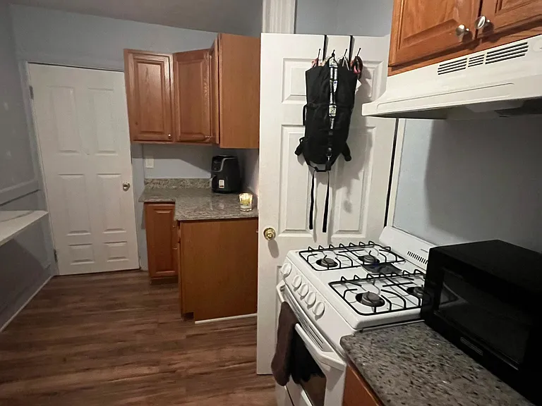 189 Irving St #4 — Photo 6