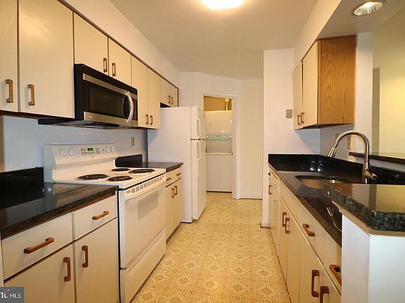 5th image of 7702 Lafayette Forest Dr APT 23