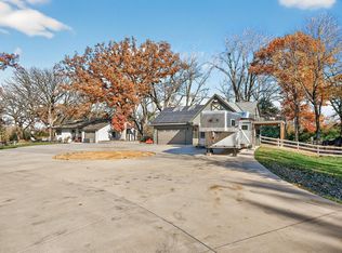 3000 Surry Ln, Minnetonka, MN 55305