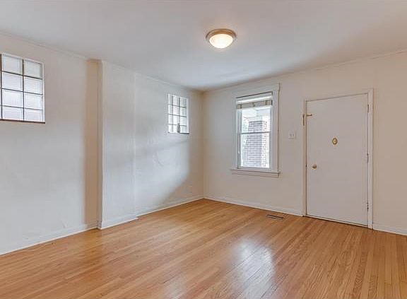 5th image of 2123 Macklind Ave