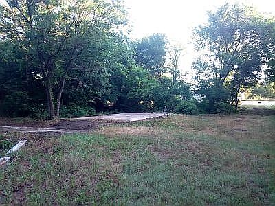 4th image of 901 Fox Ln