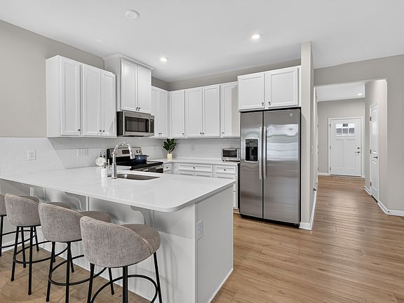 4th image of 160 Primrose Ln