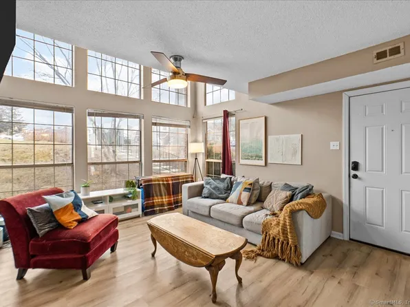 168 Carriage Crossing Lane #168, Middletown, CT 06457