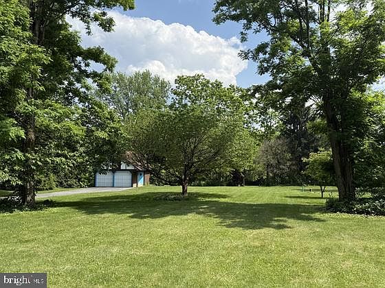 4th image of 14 Woodcrest Dr