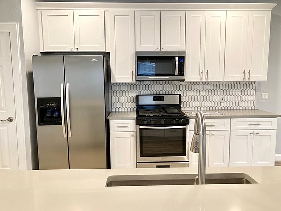 2nd image of 15118 Lantern Dr