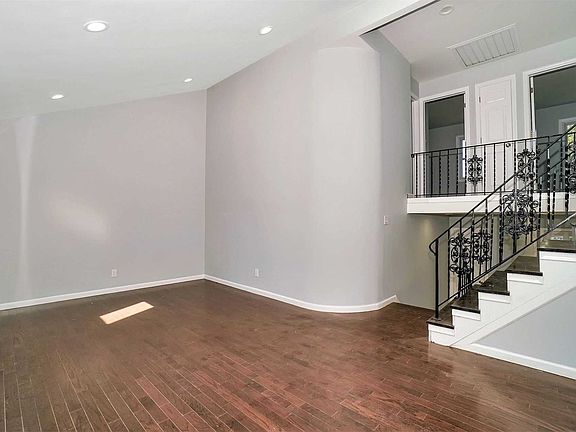 5th image of 544 Jayne Blvd
