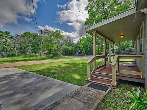 Exterior Front Yard A
