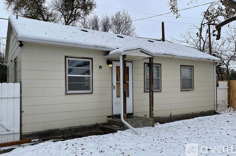 1st image of 616 1/2 Lewis Ave