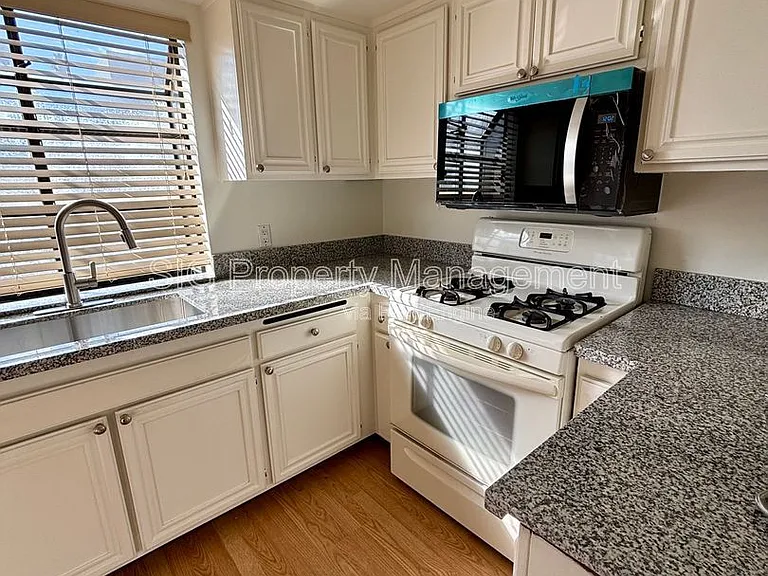 691 S Marengo Ave #4 — Photo 6