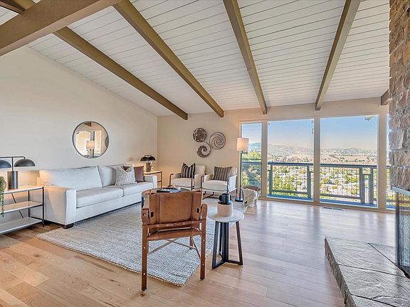 4th image of 58 Sunny Oaks Drive
