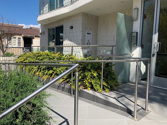 3rd image of 1642 Federal Ave #202