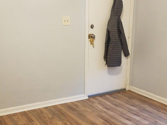 2nd image of 2262 Kennedy St #1