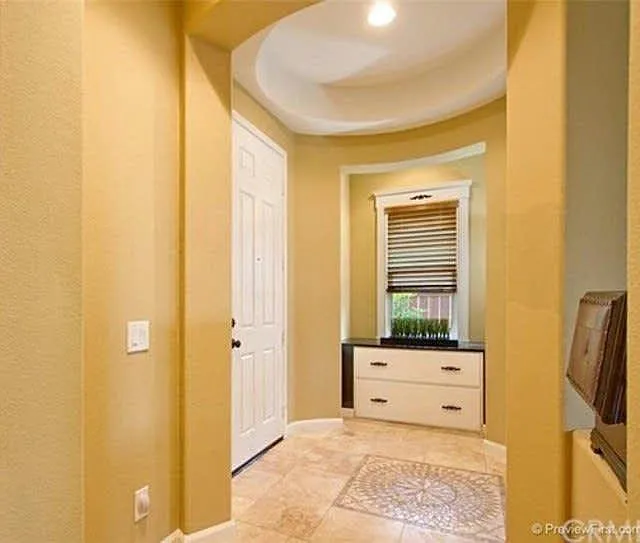 5 bed, 4310 sqft, $4,750 — Photo 4