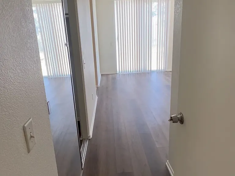 27474 Fallbrook Ct — Photo 18