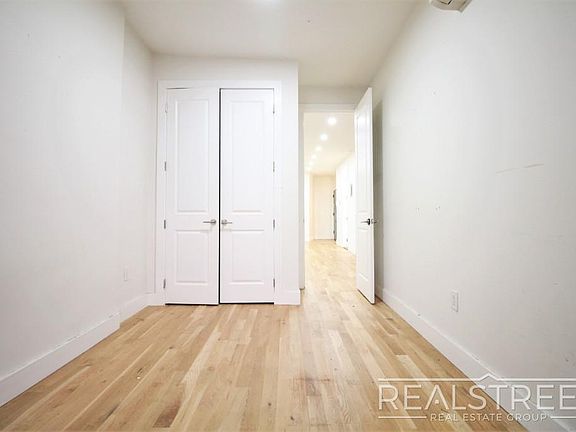5th image of 858 Jefferson Ave #2