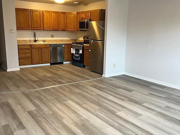 4th image of 4828 Silverwood St