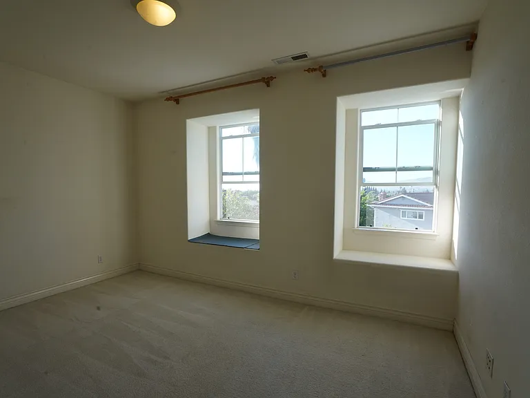 2207 Spanish Ct — Photo 10