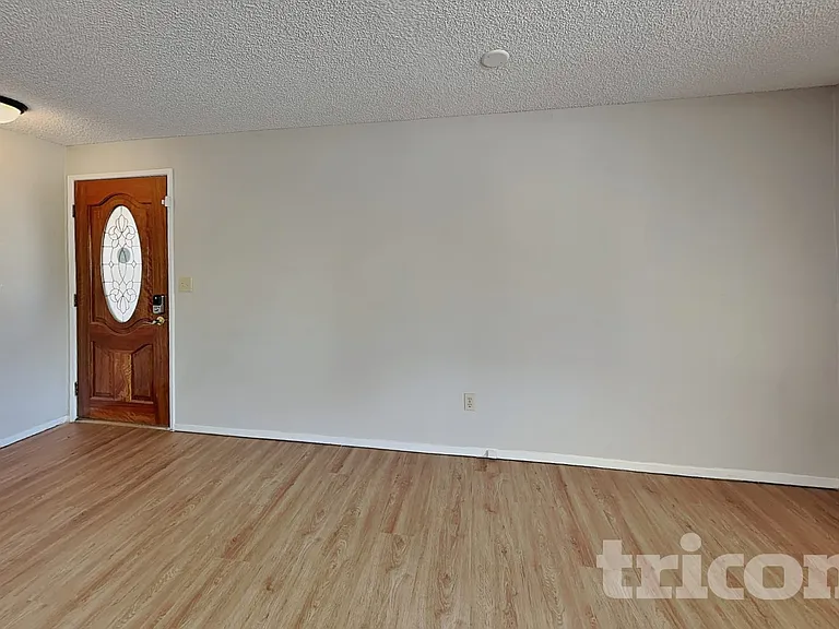 841 Wyoming Ave — Photo 3