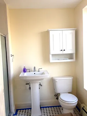 Rented by Bedford Realty USA Corp | media 9