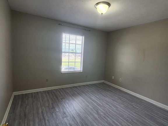 5th image of 978 N Franklin Ave #11240062