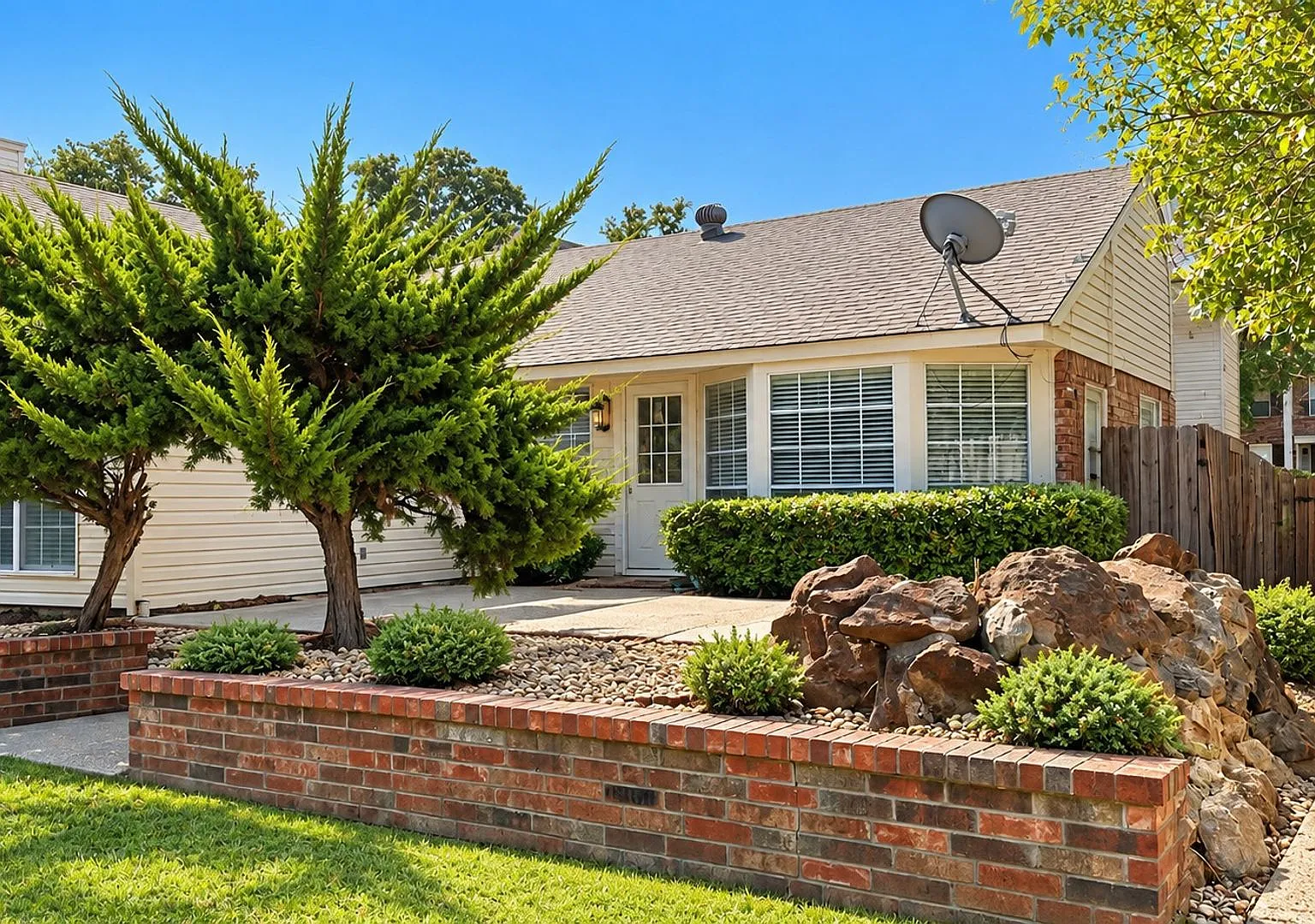 Gorgeous 3 Bedroom House for rent in Grapevine! — Photo 3