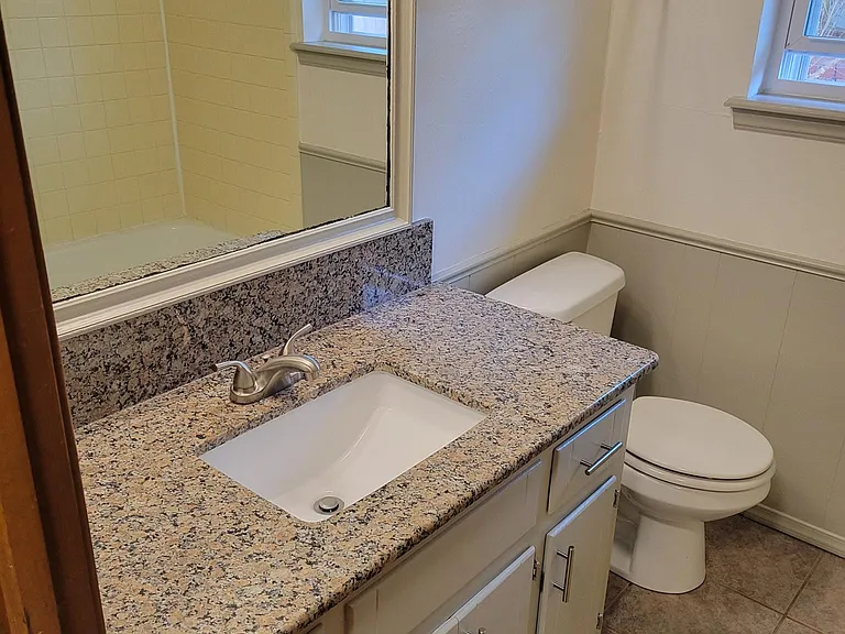 HALL BATH WITH HUGE MIRROR