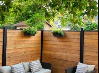 1024 Cannon St E, Hamilton, ON L8L 2H6