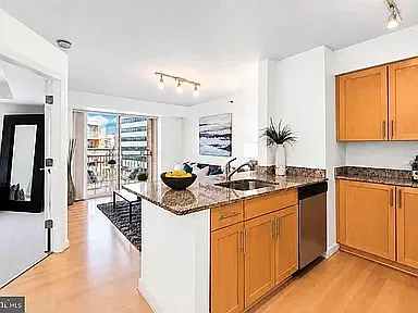 1 bed, 545 sqft, $1,875 — Photo 3