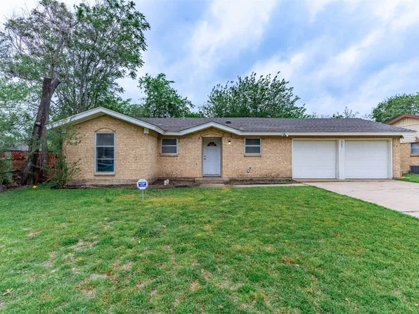 905 Madrid St, Hurst, TX 76053