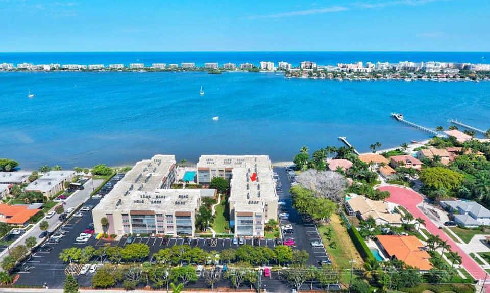 1st image of 1516 S Lakeside Dr APT 311