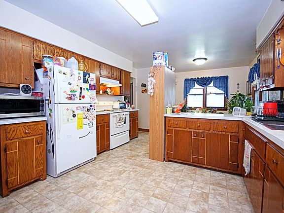 3rd image of 836 19th Ave N