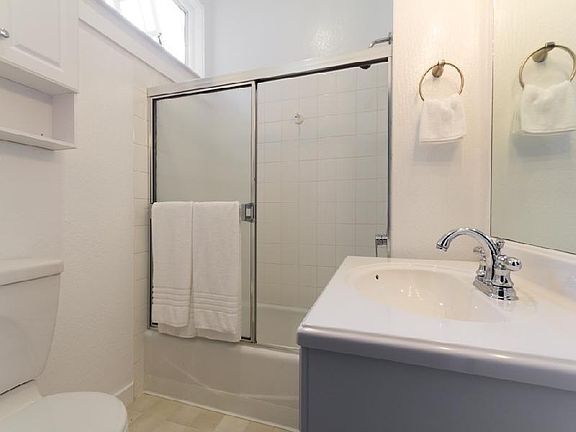 5th image of 1255 Montgomery St APT 1