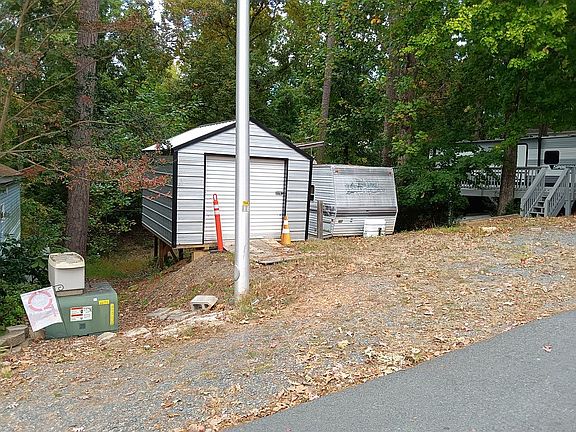 5th image of 124 Oak St