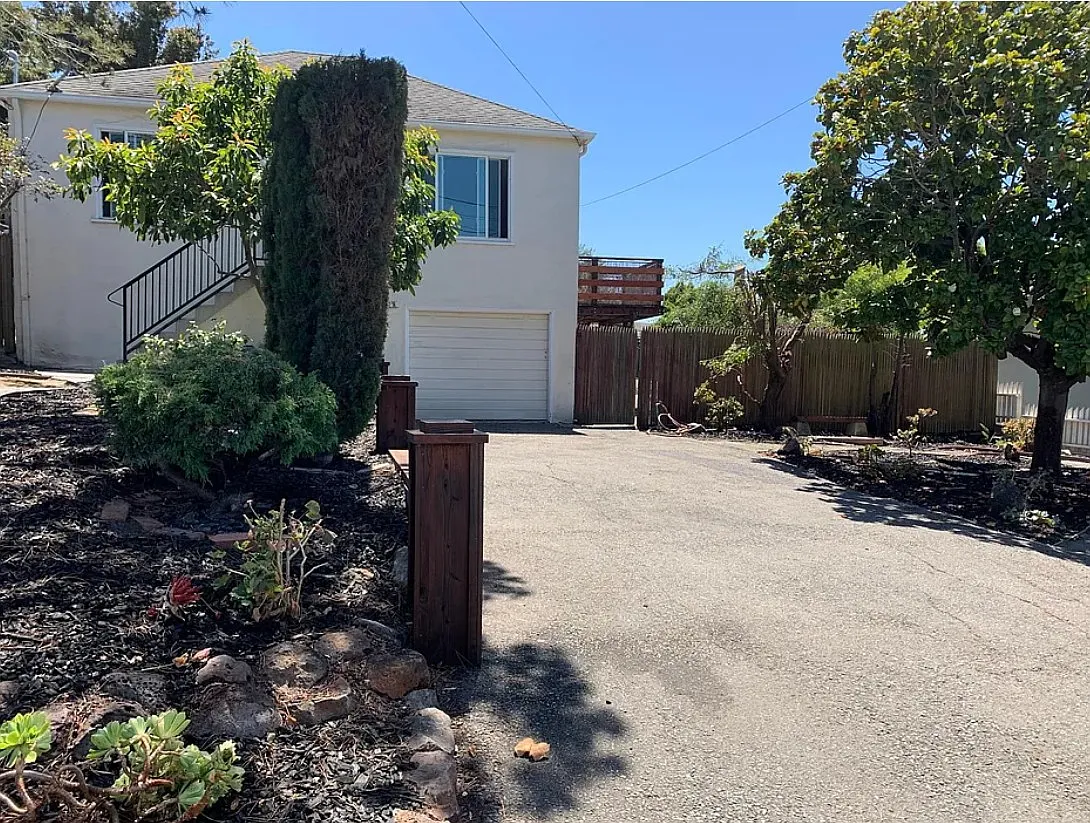 3 bed, 1376 sqft, $4,000 — Photo 1