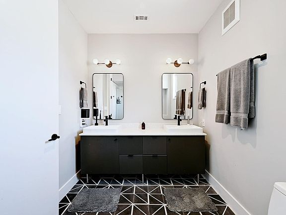 2nd image of 2709 E 5th St Unit 1206