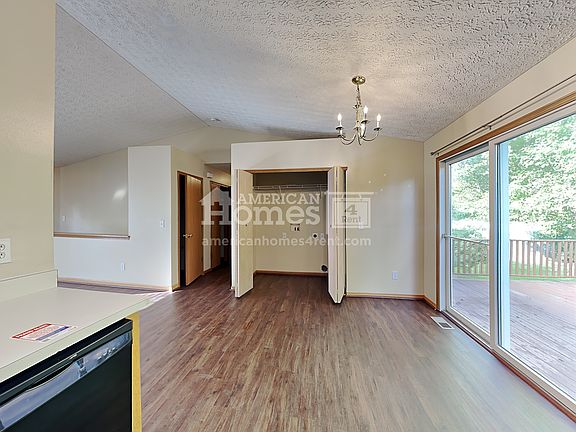 5th image of 262 Yehlshire Dr