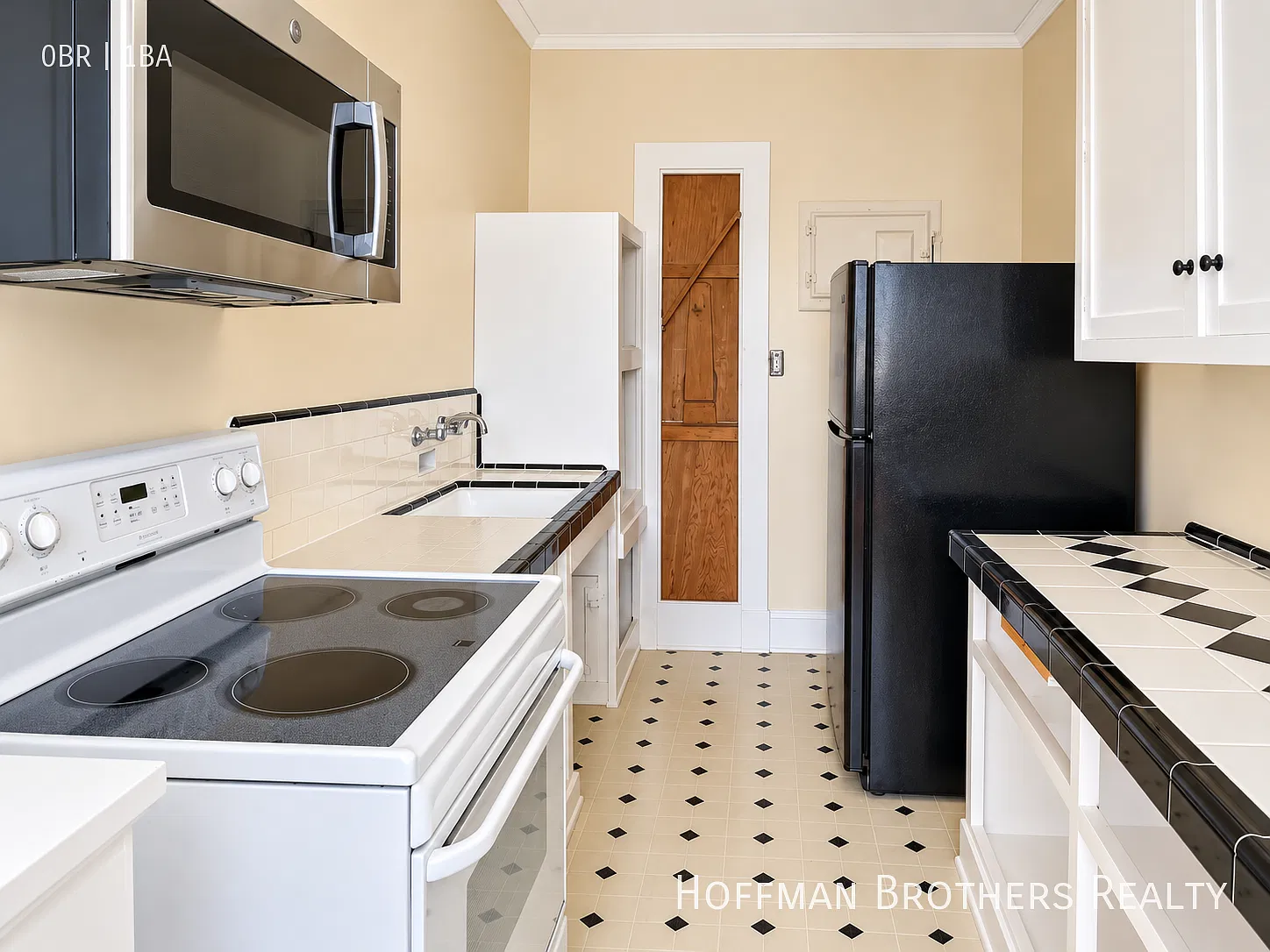 Coastal Santa Monica living! Bright Studio with Hardwood Floors, Utilities Included & Easy Beach ... — Photo 2