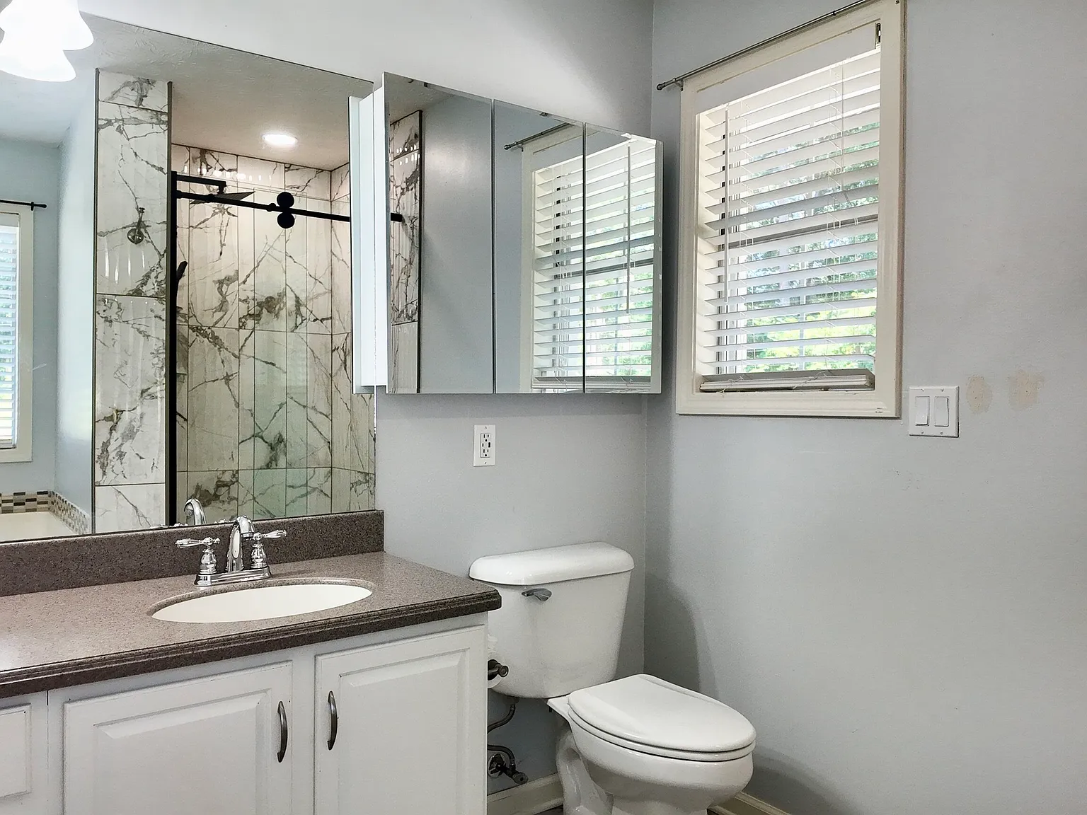 3 bed, 3.0 bath, 2323 sqft, $2,300 — Photo 4
