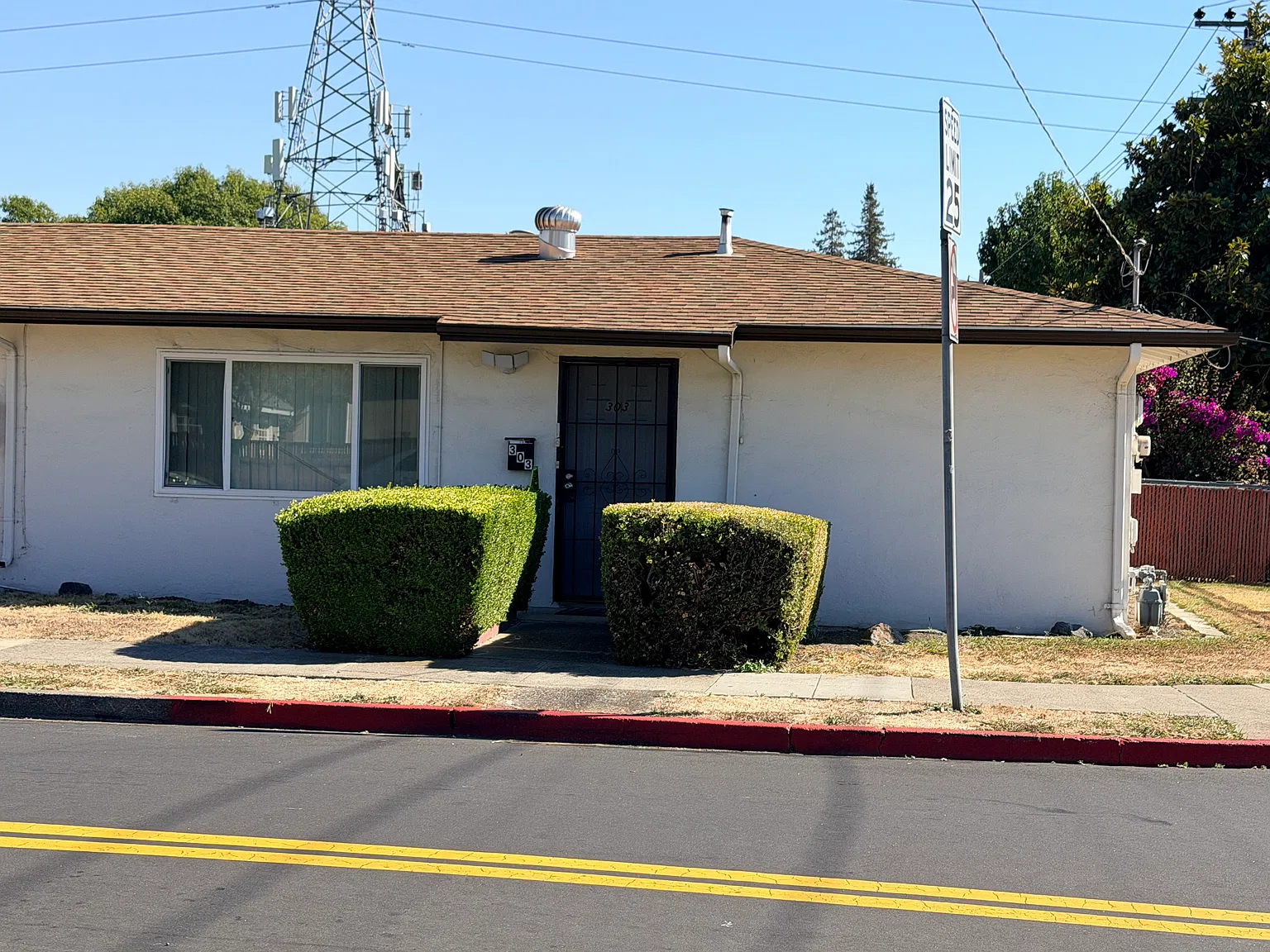 303 Berry Ave — Photo 2